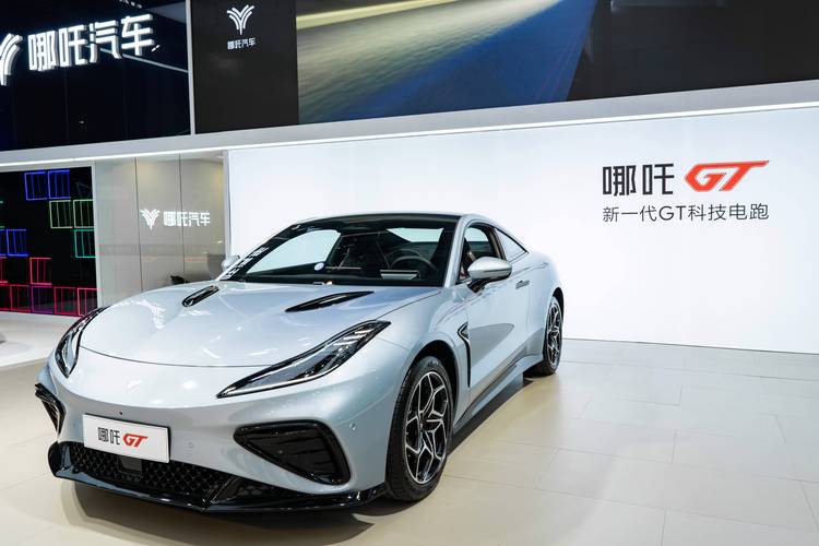 惠州255哪吒汽车在智能汽车领域的表现，领途汽车在新能源汽车市场中的影响力